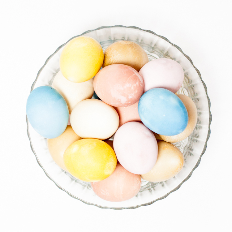 HOW TO DYE EASTER EGGS NATURALLY